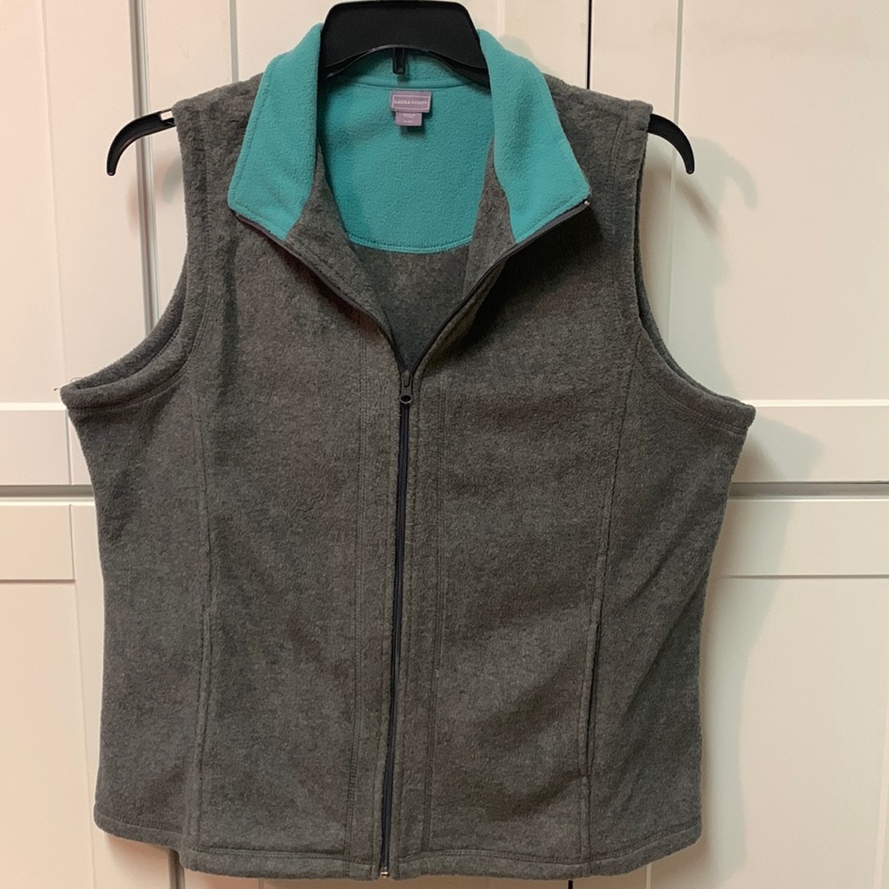 XL Fleece Vest. Gray with teal collar. Front zip and side slit pockets.
